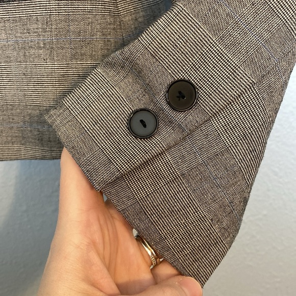 Tahari Arthur S Levine ASL Womens Sz 4 Grey Black Two Button Style Blazer Fitted - Picture 7 of 15